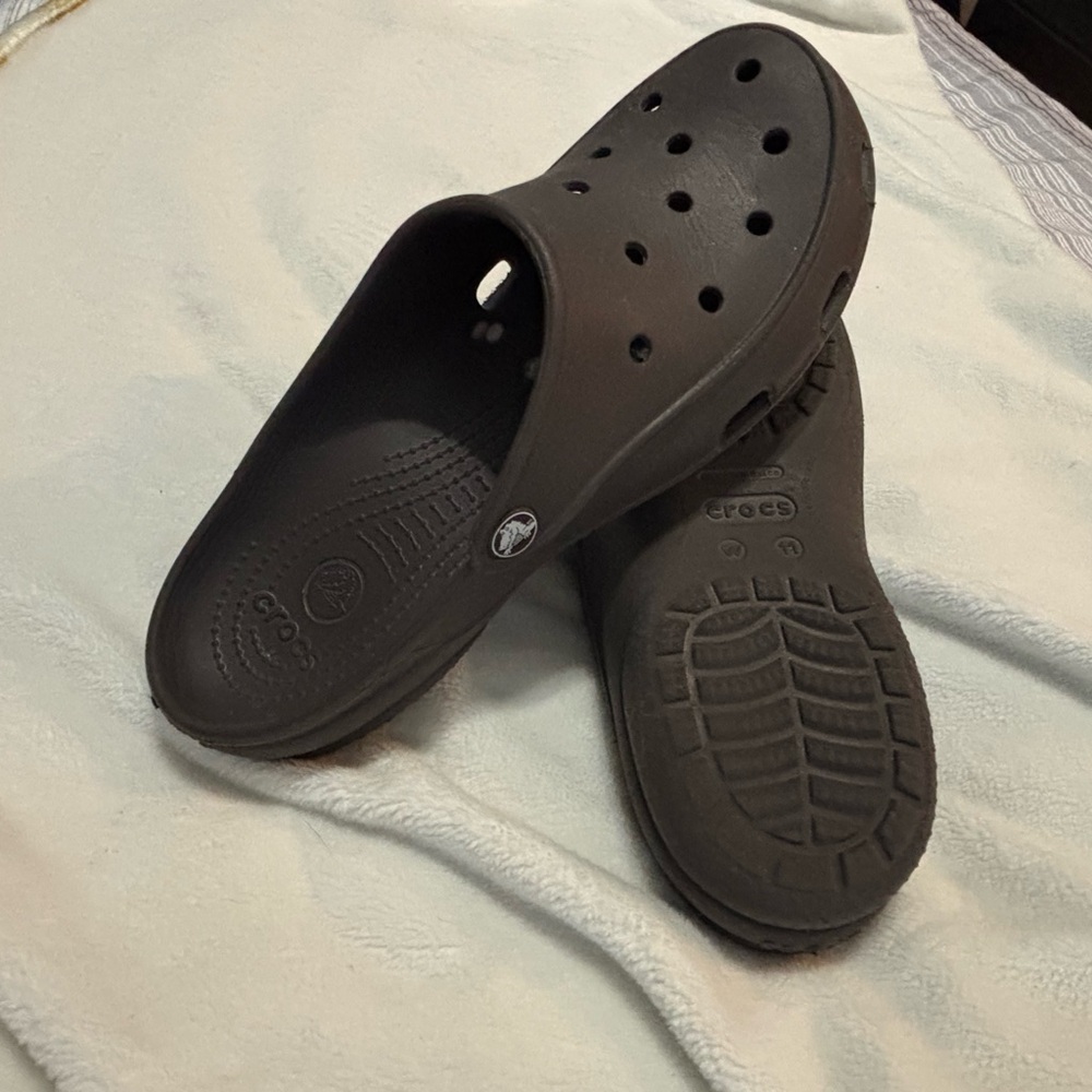 CROCS Women’s Classic Brown Sandals